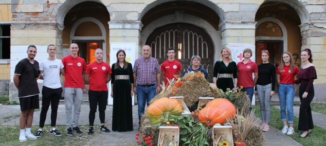 Bundeva, kraljica jeseni na dvoru Esterhazy: Da.R.Da – Dajmo Radost Dardi Bundeva, kraljica jeseni na dvoru Esterhazy: Da.R.Da – Dajmo Radost Dardi