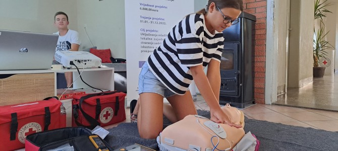 Mladi obnavljaju svoja znanja iz programa prve pomoći: Educiraj se, pokaži znanje! Mladi obnavljaju svoja znanja iz programa prve pomoći: Educiraj se, pokaži znanje!